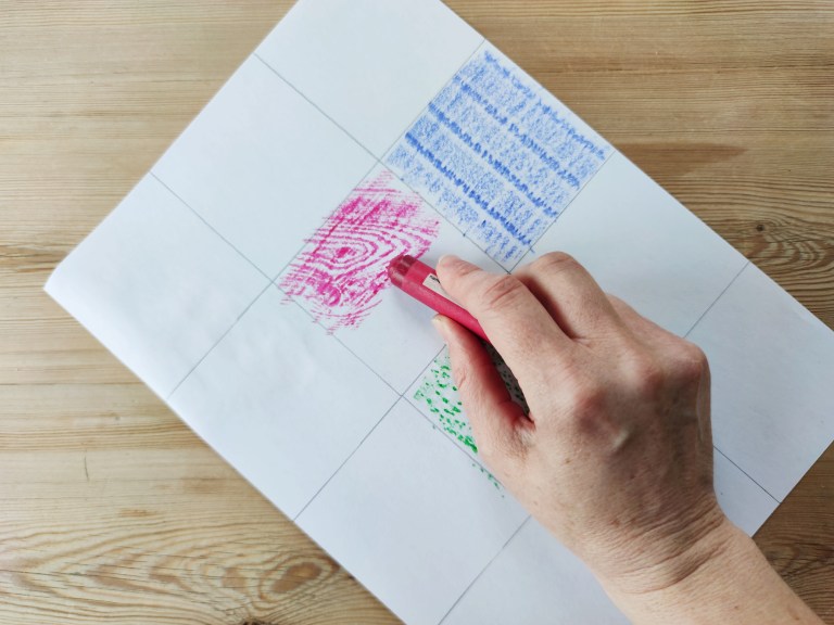 tekstur tegne med fargestifter