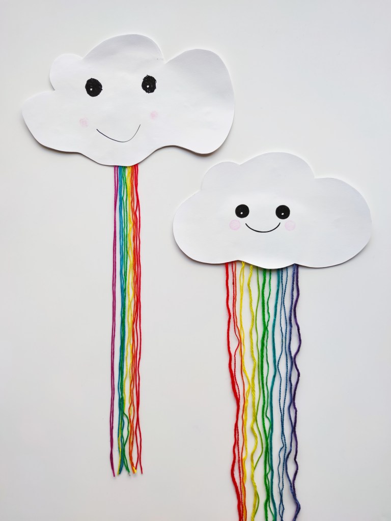 papir sky, garn i regnbuefarger